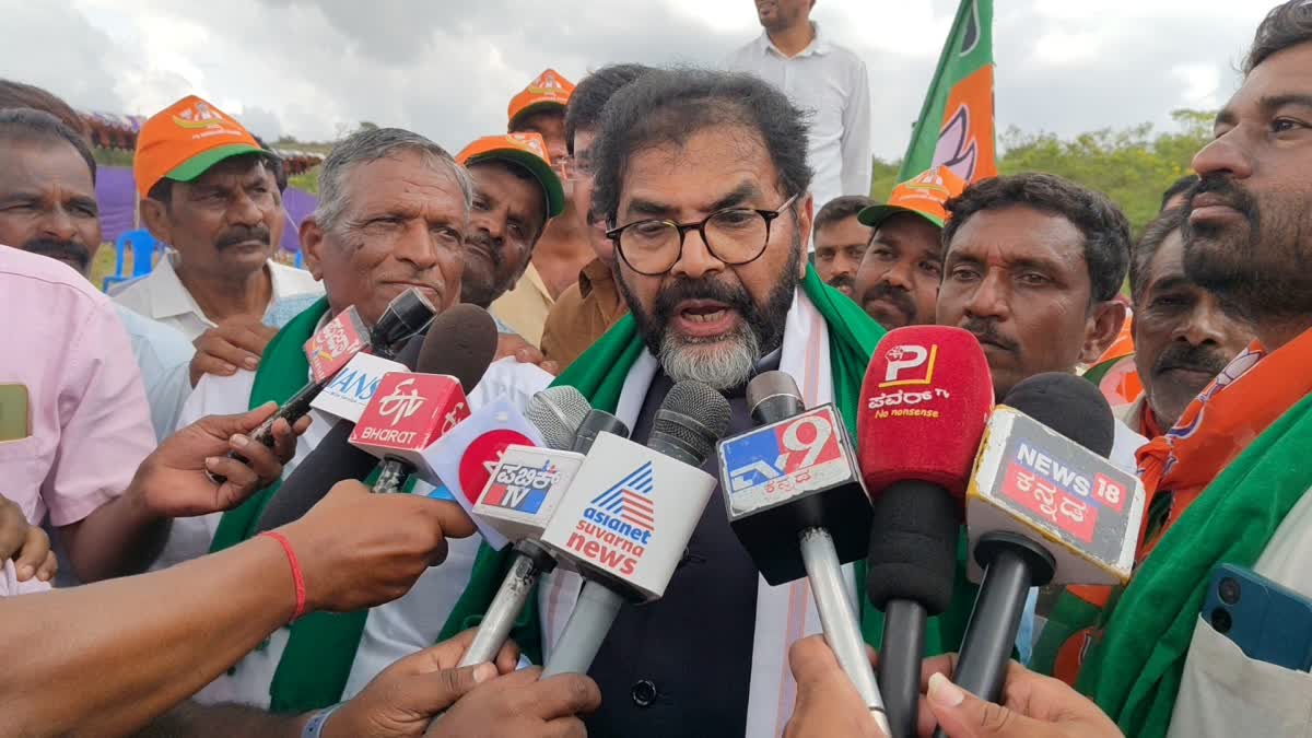 ಇಂದಿರಾ ಗಾಂಧಿ ಚೋರ್, ರಾಜೀವ್ ಚೋರ್, ರಾಹುಲ್ ಗಾಂಧಿ ಚೋರ್