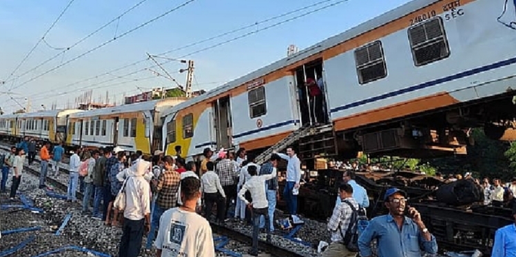 ರೈಲು-ರೈಲುಗಳ ಡಿಕ್ಕಿ 11 ಮಂದಿ ಸಾವು