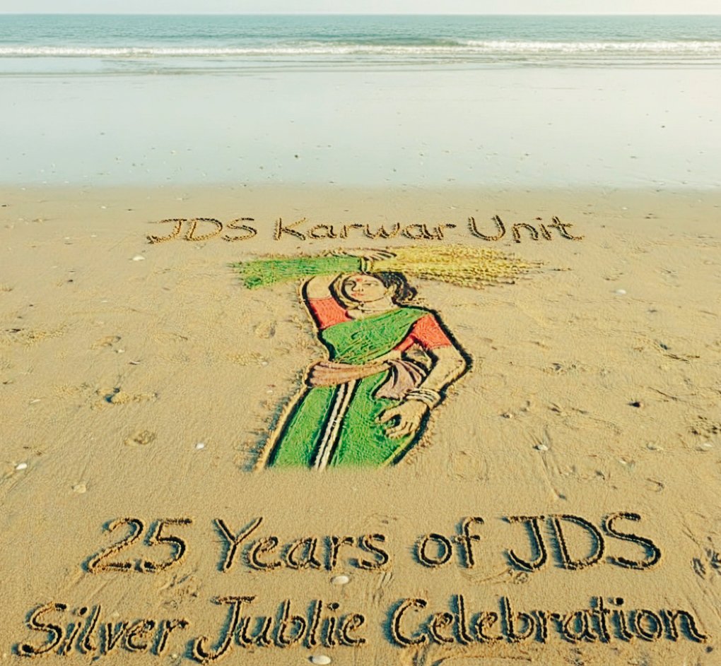 ತೆನೆ ಹೊತ್ತ ಮಹಿಳೆಯನ್ನು ಮರಳಿನಲ್ಲಿ ರಚಿಸಿದ ಕಲಾವಿದ