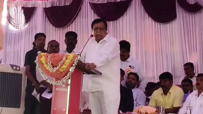 ಮುಂದೆ ಯಾವ ಪಕ್ಷದ ಬಾವುಟ ಹಿಡಿಬೇಕು ಎನ್ನುವುದನ್ನು  ತಿಳಿಸುವೆ-ಕೆ.ಎನ್ ರಾಜಣ್ಣ