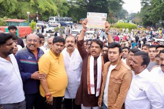 ಟನಲ್ ಯೋಜನೆ ವಿರೋಧಿಸಿ ಬೀದಿಗಿಳಿದ ಬಿಜೆಪಿ ನಾಯಕರು