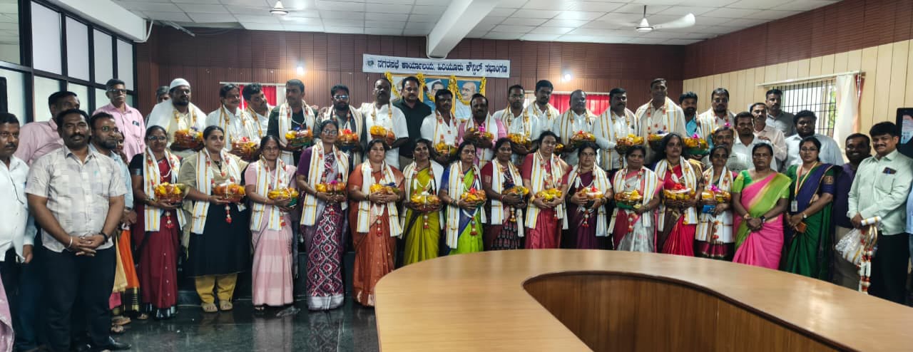 ನಮಸ್ತೆ ಹೋಗಿ ಬರುತ್ತೇವೆ-ಅಧ್ಯಕ್ಷ, ಉಪಾಧ್ಯಕ್ಷ, ಸದಸ್ಯರು