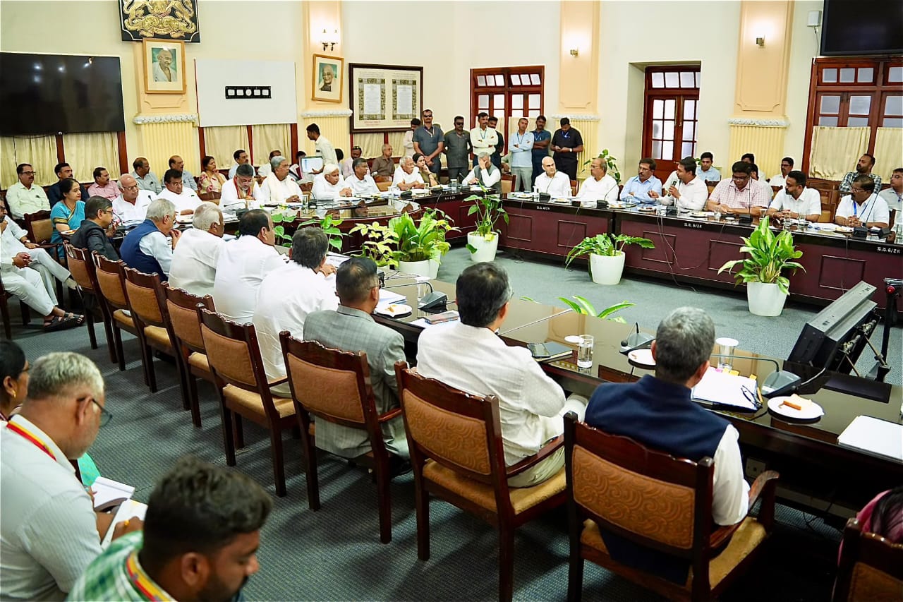 ಕೇಂದ್ರ ಮಾಡಬೇಕಾದ ಕೆಲಸಕ್ಕೆ ರಾಜ್ಯ ಸರ್ಕಾರ ಒತ್ತಾಯಿಸಿದ್ರೆ ಹೇಗೆ? ಸಿದ್ದರಾಮಯ್ಯ