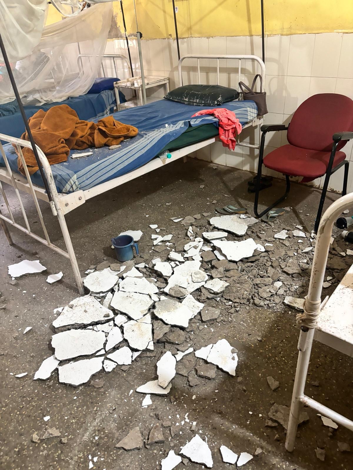 ಆಸ್ಪತ್ರೆ ಮೇಲ್ಚಾವಣಿ ಕುಸಿತ, ಕೂದಲೆಳೆ ಅಂತರದಲ್ಲೇ ಶಿಶು ಬಚಾವ್!