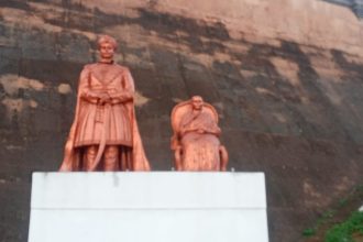 ನಾಲ್ವಡಿ ಕೃಷ್ಣರಾಜ ಒಡೆಯರ್ ಪುತ್ಥಳಿಗೆ ಮೇಲ್ಚಾವಣಿ ನಿರ್ಮಿಸಿ