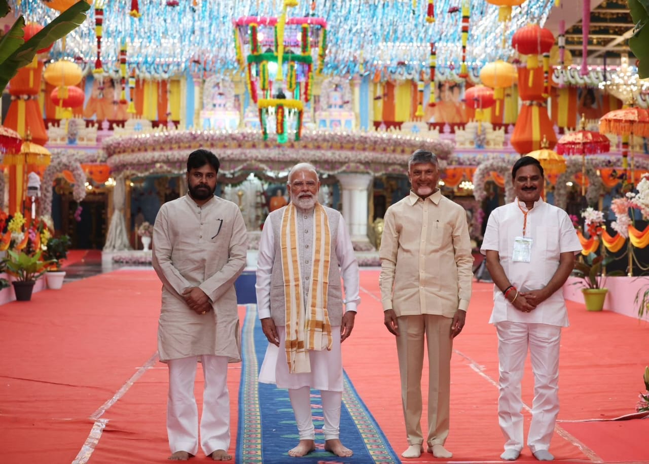 ಸತ್ಯಸಾಯಿ ಬಾಬಾ ಭೌತಿಕವಾಗಿ ಇಲ್ಲದಿದ್ದರೂ ಅವರ ಪ್ರೀತಿ ನಮ್ಮೊಂದಿಗಿದೆ-ಮೋದಿ