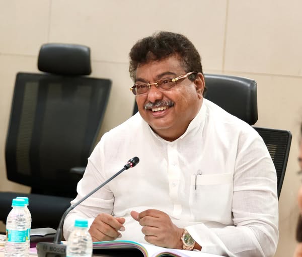 ಬಳ್ಳಾರಿಯಲ್ಲಿ ಜೀನ್ಸ್ ಪಾರ್ಕ್ ಗೆ ಶೀಘ್ರದಲ್ಲೇ ರಾಹುಲ್ ಗಾಂಧಿ ಚಾಲನೆ!