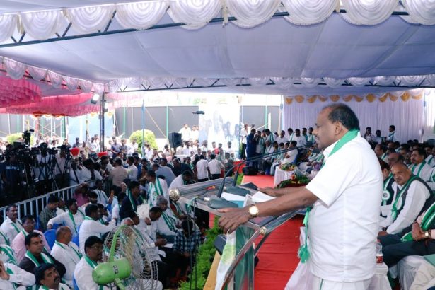 ಕಾಂಗ್ರೆಸ್​ ಸರ್ಕಾರ ಕಿತ್ತೆಸೆಯಲು ಜನ‌ರು ಕಾಯುತ್ತಿದ್ದಾರೆ-ಕುಮಾರಸ್ವಾಮಿ