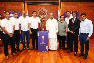ಹಾಕಿ ವಿಶ್ವ ಕಪ್ ಟ್ರೋಪಿ ಅನಾವರಣಗೊಳಿಸಿದ ಸಿದ್ದರಾಮಯ್ಯ