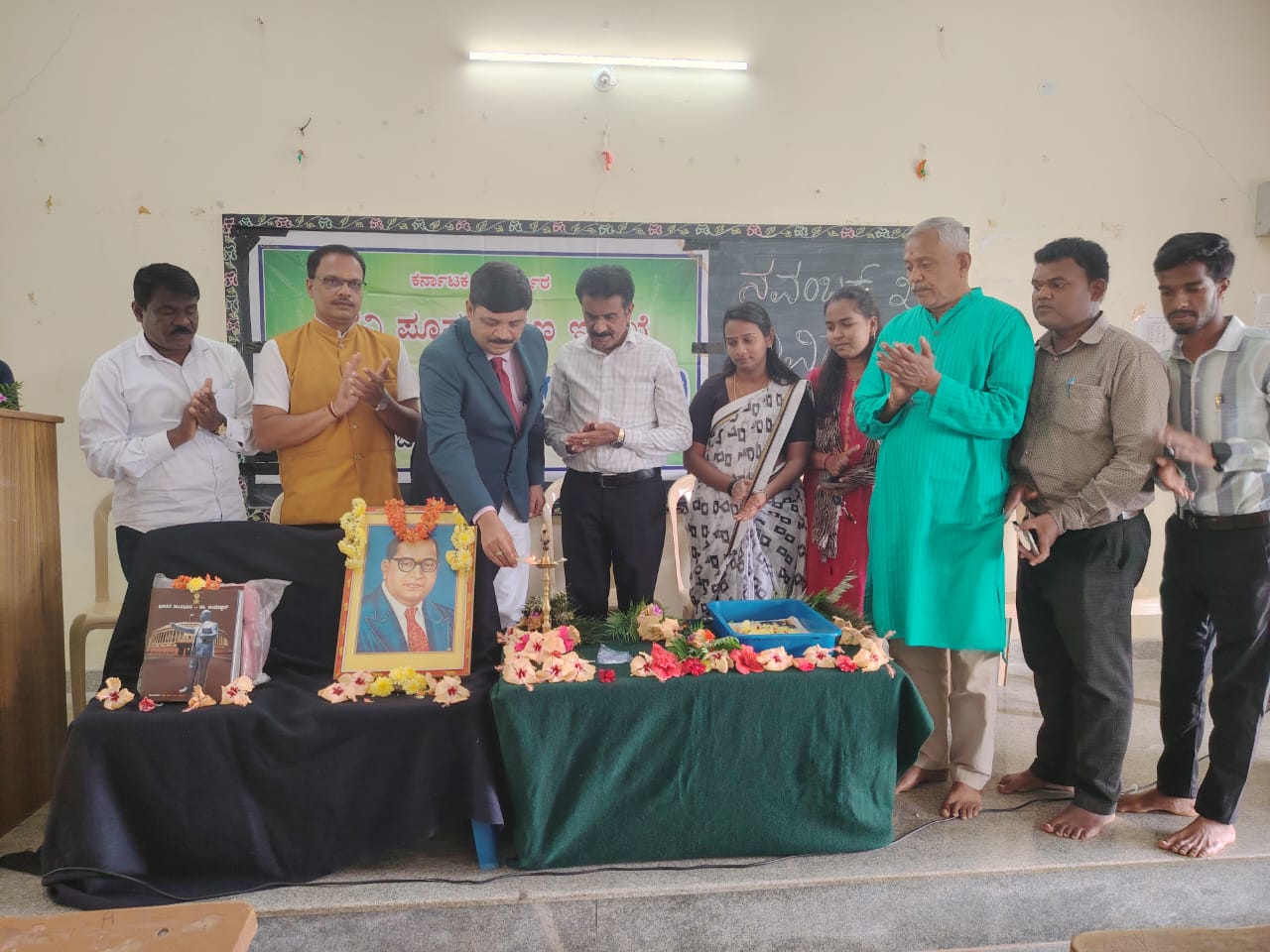 ಸಂವಿಧಾನ ಗೌರವಿಸಿ ಕಾನೂನು ಪಾಲಿಸುವುದು ಆದ್ಯ ಕರ್ತವ್ಯ