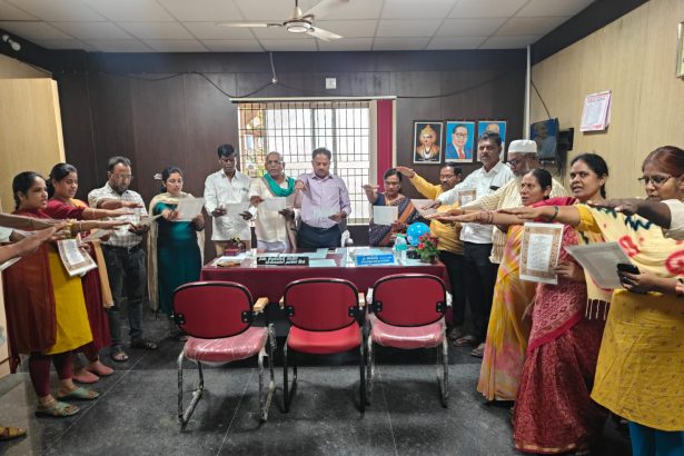 ಪ್ರತಿಜ್ಞಾ ವಿಧಿ ಬೋಧಿಸಿದ ಪೌರಾಯುಕ್ತ ವಾಸೀಂ