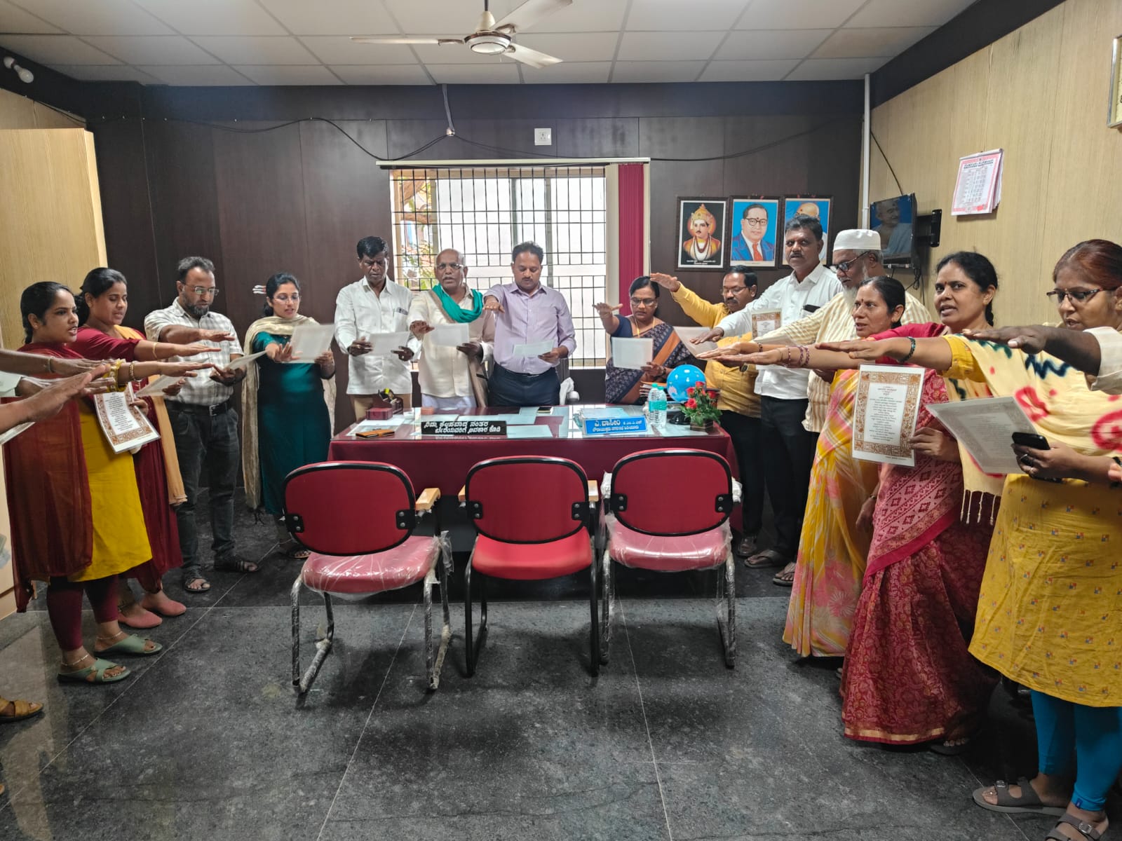 ಪ್ರತಿಜ್ಞಾ ವಿಧಿ ಬೋಧಿಸಿದ ಪೌರಾಯುಕ್ತ ವಾಸೀಂ