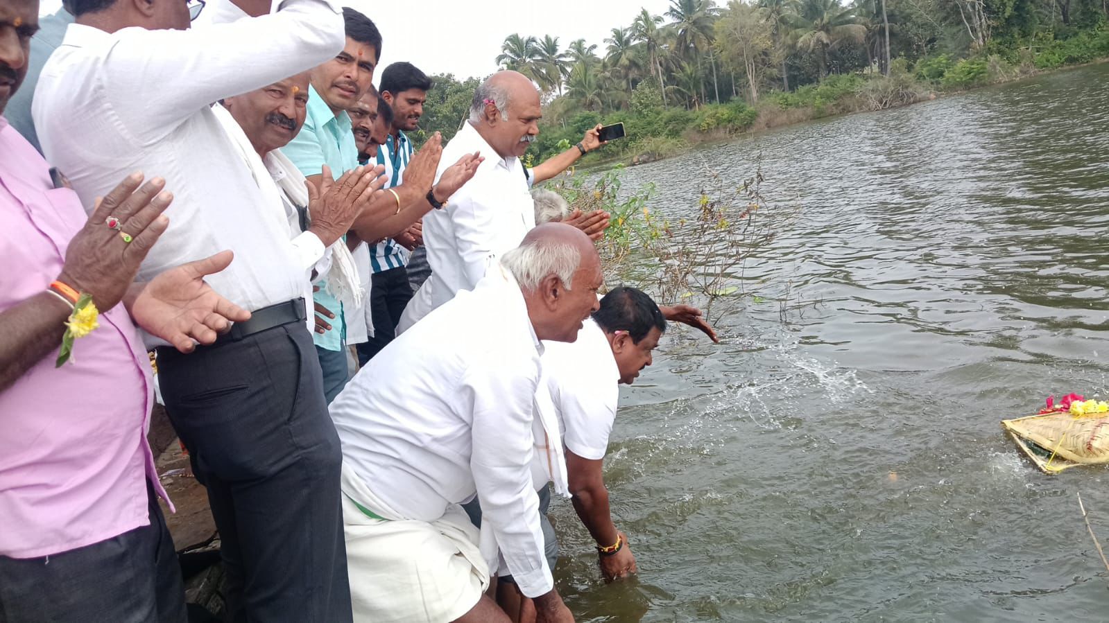 ತಗಡೂರು ಕೆರೆಗೆ ಹರಿದ ಹೇಮೆ ನೀರು ತುಂಬಿದ ಕೆರೆಗಳಿಗೆ ಬಾಗಿನ ಅರ್ಪಣೆ