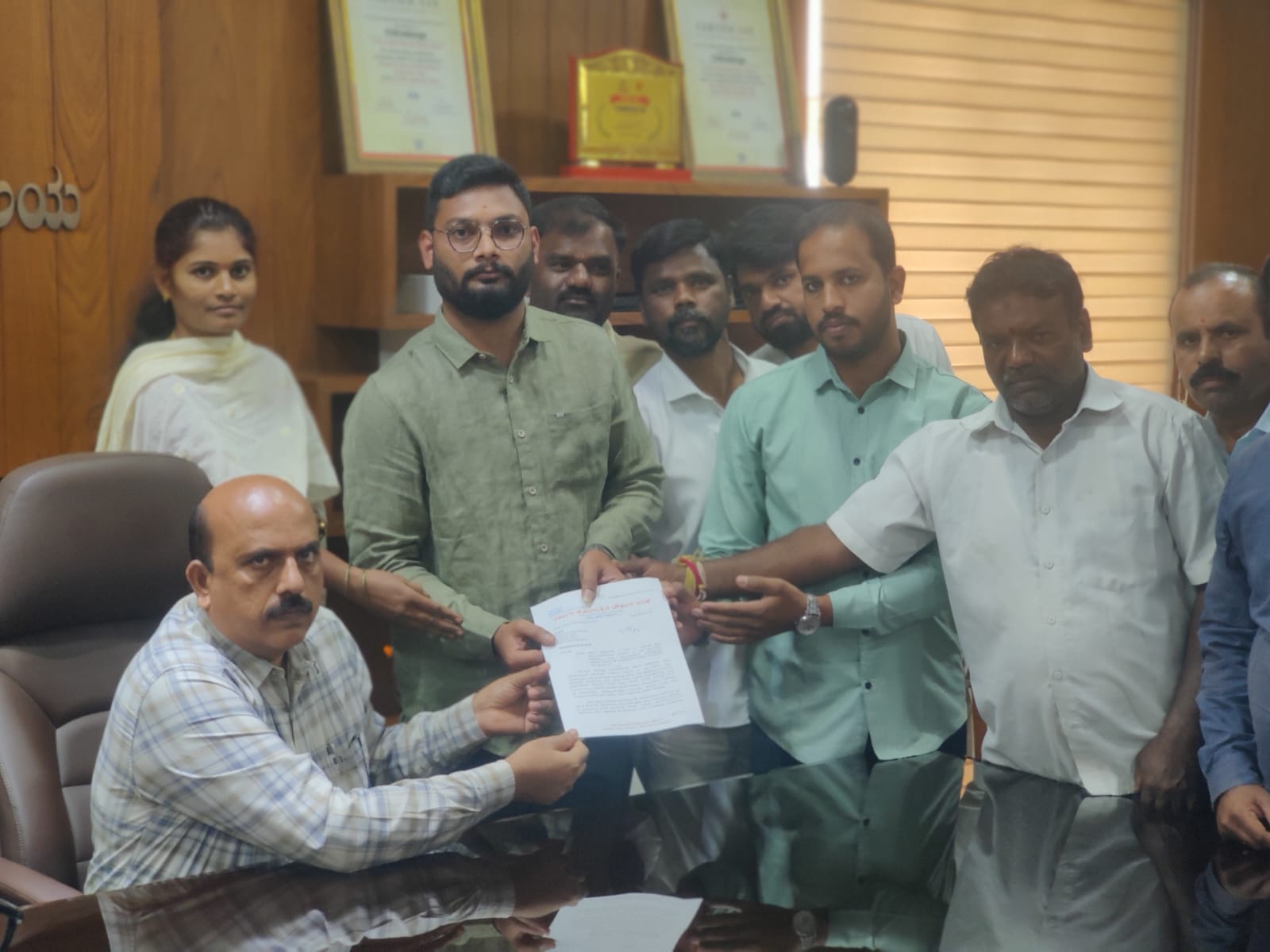 ಹೊರಗುತ್ತಿಗೆ ನೌಕರರಿಗೆ ಖಾಯಂ ಮಾಡಲು ಮನವಿ