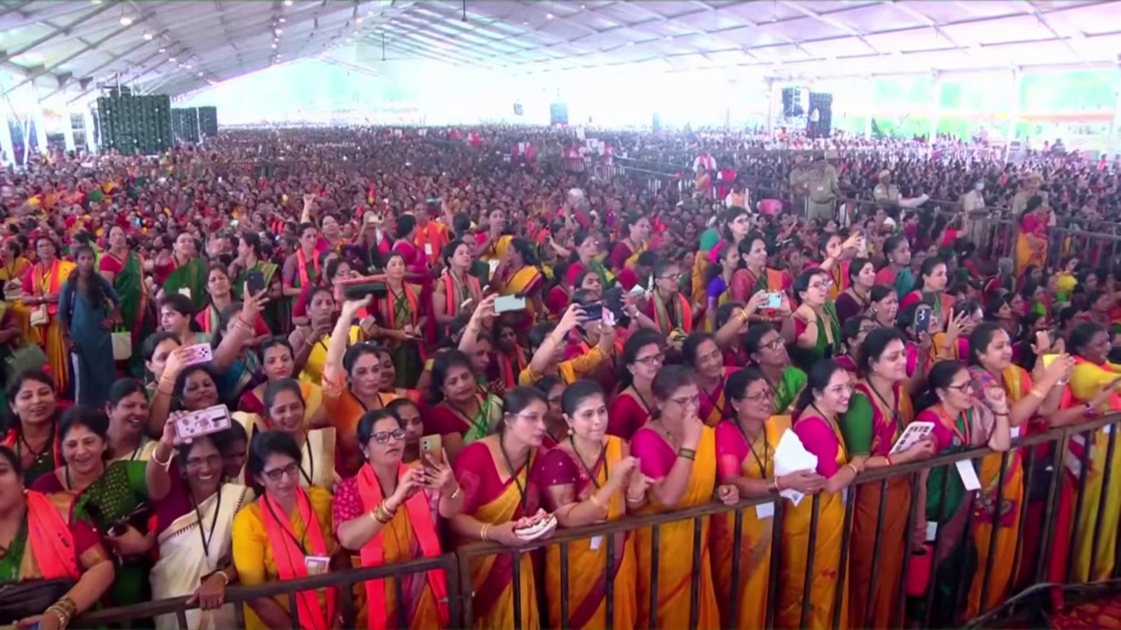 ಮೋದಿ ಅವರಿಗೆ ಅದ್ಧೂರಿ ಸ್ವಾಗತ