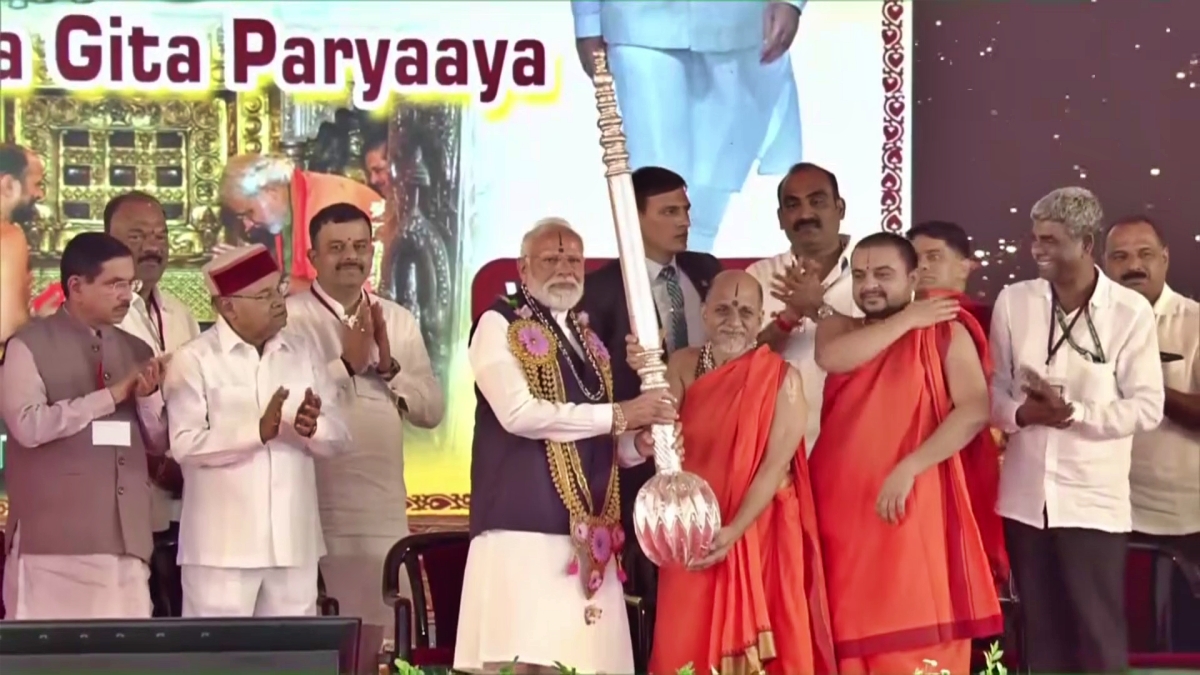 ಮೋದಿ ಅವರಿಗೆ ಭಾರತ ಭಾಗ್ಯವಿದಾತ ಬಿರುದು ನೀಡಿ ಸನ್ಮಾನಿಸಿದ ಶ್ರೀಗಳು