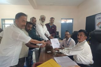 ಪಟ್ಟಣ ಪಂಚಾಯಿತಿಗೆ ಮೊದಲ ನಾಮ ಪತ್ರ ಶ್ರೀನಿವಾಸ ಸಲ್ಲಿಕೆ