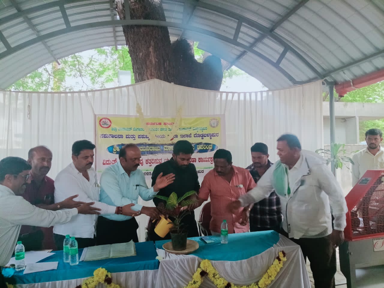 ವಿದ್ಯುತ್ ಚಾಲಿತ ಮೇವು ಕಟಾವು ಯಂತ್ರಗಳ ವಿತರಣೆಗೆ ಚಾಲನೆ