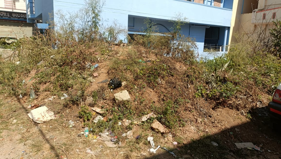 ಕಸದ ರಾಶಿ.. ಹೇಳುವರೂ ಇಲ್ಲಾ ಕೇಳುವರೂ ಇಲ್ಲಾ