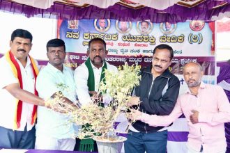 ಘಾಟಿ ಸುಬ್ರಹ್ಮಣ್ಯ ದನಗಳ ಜಾತ್ರೆ, ಉಚಿತ ಮೇವು ವಿತರಣೆಗೆ ಚಾಲನೆ ನೀಡಿದ ಜಿಲ್ಲಾಧಿಕಾರಿ ಬಸವರಾಜು