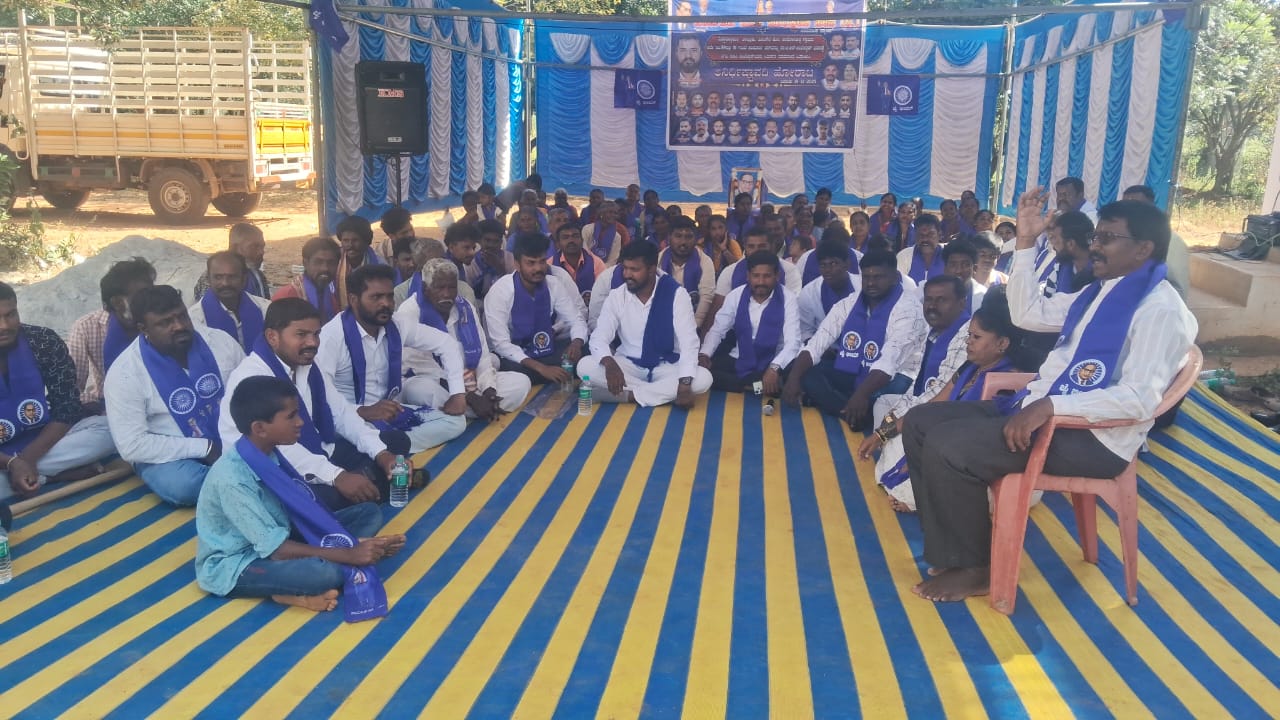 ಸರ್ಕಾರಿ ಗೋಮಾಳ ಒತ್ತುವರಿ ತೆರವುಗೊಳಿಸಿ ಅಂಬೇಡ್ಕರ್ ಭವನ ನಿರ್ಮಿಸಿ-ರಾವಣ್