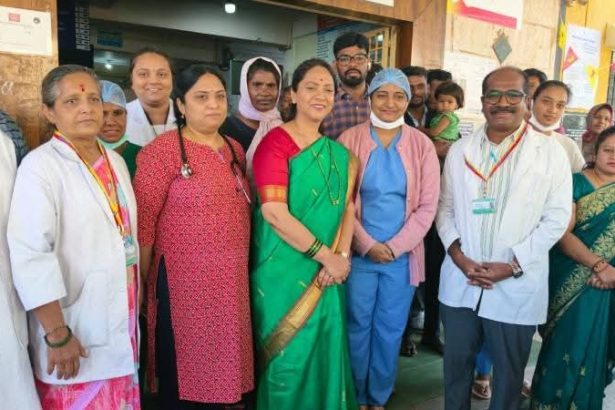 ಸಾರ್ವಜನಿಕ ಆಸ್ಪತ್ರೆಗೆ ದಿಢೀರ್ ಭೇಟಿ ನೀಡಿದ ಅಧ್ಯಕ್ಷೆ ನಾಗಲಕ್ಷ್ಮೀ ಚೌಧರಿ