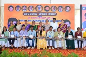 ಅಂಜನಾದ್ರಿ ಚಾರಿಟಬಲ್ ಟ್ರಸ್ಟ್ ವತಿಯಿಂದ ಪ್ರತಿಭಾವಂತ ವಿದ್ಯಾರ್ಥಿಗಳಿಗೆ ಪ್ರತಿಭಾ ಪುರಸ್ಕಾರ