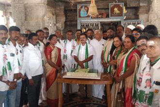 ಕುಮಾರಸ್ವಾಮಿ ಹುಟ್ಟು ಹಬ್ಬದ ಅಂಗವಾಗಿ ಜೆಡಿಎಸ್ ಮುಖಂಡ ರವೀಂದ್ರಪ್ಪ ನೇತೃತ್ವದಲ್ಲಿ ವಿಶೇಷ ಪೂಜೆ