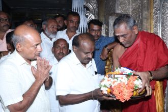 ಚಾಮುಂಡೇಶ್ವರಿ ಅಮ್ಮನವರ ದರ್ಶನ ಪಡೆದ ಕುಮಾರಸ್ವಾಮಿ