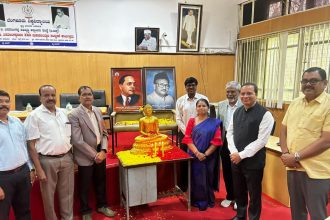 ಬಿ.ಬಸವಲಿಂಗಪ್ಪನವರು ಸಾಮಾಜಿಕ ವ್ಯವಸ್ಥೆಗೆ ಕನ್ನಡಿ ಹಿಡಿದವರು: ಪ್ರೊ. ಮುರುಳೀಧರ್