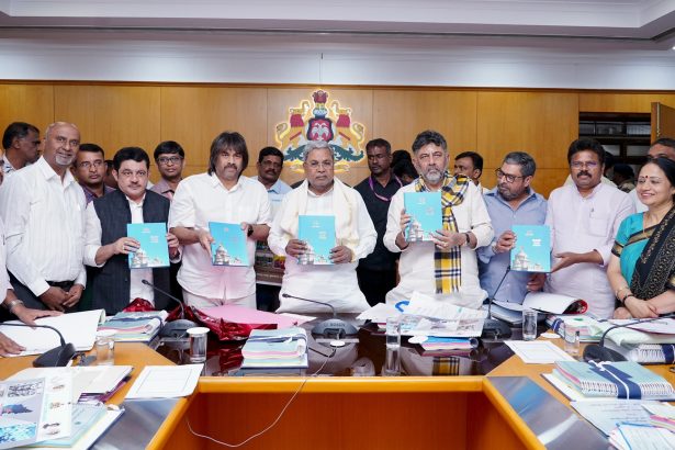 ಹೊಸ ವರ್ಷದ ಕ್ಯಾಲೆಂಡರ್ ಬಿಡುಗಡೆ ಮಾಡಿದ ಸಿಎಂ-ಡಿಸಿಎಂ