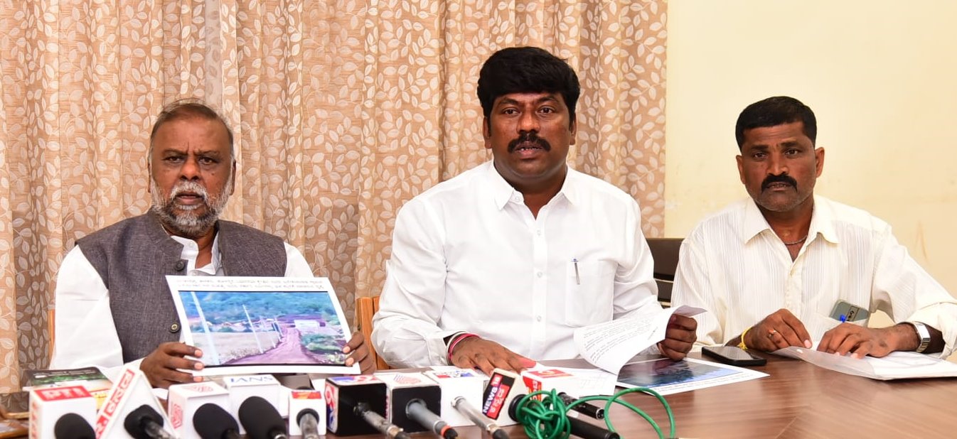 ಸರ್ಕಾರಿ ಗುಡ್ಡಕ್ಕೆ ಶಾಸಕ ಎಂ.ಚಂದ್ರಪ್ಪ ಕನ್ನ; ಆಂಜನೇಯ ಗಂಭೀರ ಆರೋಪ 