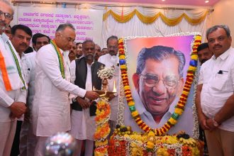 ದಾವಣಗೆರೆ ಅಭಿವೃದ್ಧಿಗೆ ಶಾಮನೂರು ಕೊಡುಗೆ ಅಪಾರ; ಸಚಿವ ದಿನೇಶ್ ಗುಂಡೂರಾವ್