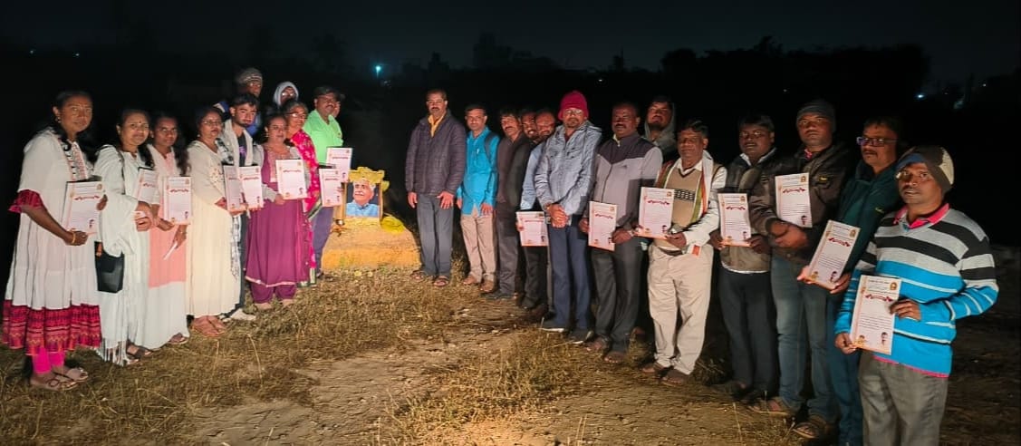 ಸ್ಮಶಾನದಲ್ಲಿ ನಡುರಾತ್ರಿ ನಡೆದ ಕುವೆಂಪು ದಿನಾಚರಣೆ ಹಾಗೂ ಕವಿ ಗೋಷ್ಠಿ