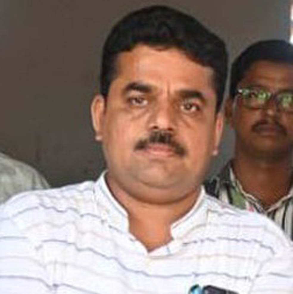 ಹಿರಿಯೂರು ರೈತರಿಂದ ಬೆಳೆ ವಿಮೆ ನೋಂದಣಿಗೆ ಕೆರೆ-ಅಶೋಕ್