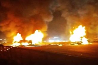 ಬಸ್ ಲಾರಿ ಮಧ್ಯ ಹಿರಿಯೂರು ಬಳಿ ಭೀಕರ ಅಪಘಾತ, ಶಿವಮೊಗ್ಗಕ್ಕೆ‌ ತೆರಳುತ್ತಿದ್ದ ಖಾಸಗಿ ಬಸ್ಸಿಗೆ ಬೆಂಕಿ ಹಲವು ಮಂದಿ ಸಾವು