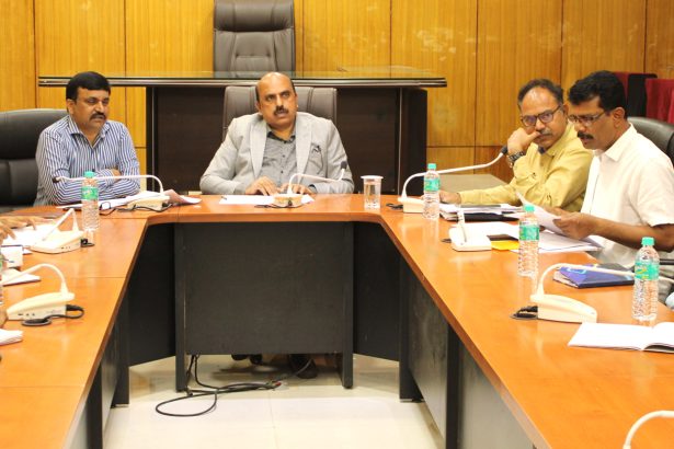 ಪಶು ಮತ್ತು ಕುಕ್ಕುಟ ಆಹಾರ ಉತ್ಪಾದಕರು ಅತಿ ಹೆಚ್ಚು ಮೆಕ್ಕೆಜೋಳ ಖರೀದಿಸಬೇಕು-ಜಿಲ್ಲಾಧಿಕಾರಿ ವೆಂಕಟೇಶ್