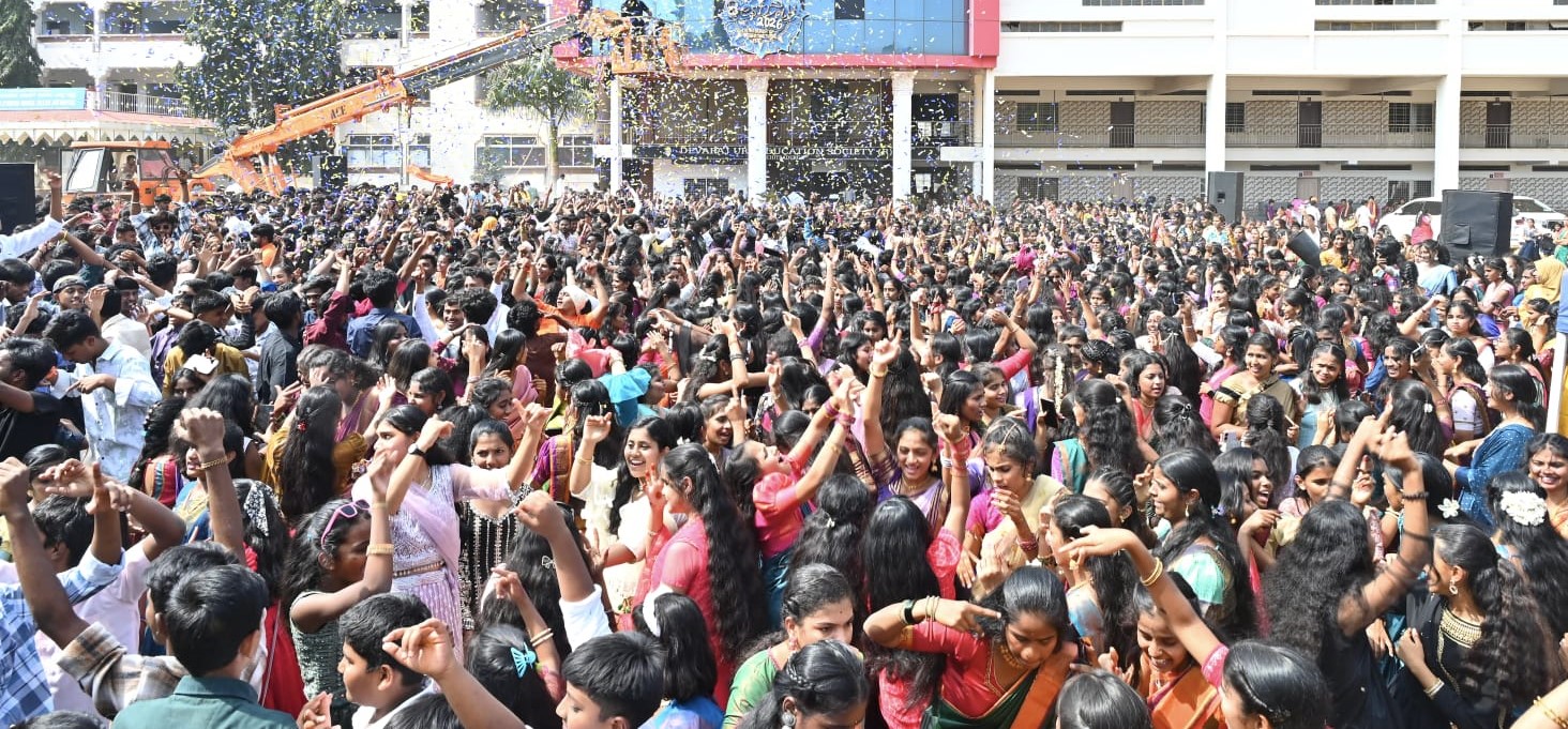 ಯತಿಕ್ ಡೇ ಕಾರ್ಯಕ್ರಮದಲ್ಲಿ ಸಂಭ್ರಮಿಸಿದ ವಿದ್ಯಾರ್ಥಿನಿಯರು