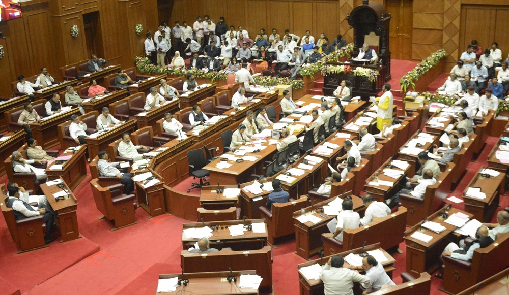 ಬೇಸರದಿಂದ ಸದನವನ್ನು ಮುಂದೂಡಿ ಹೊರ ನಡೆದ ಸಭಾಪತಿಗಳು