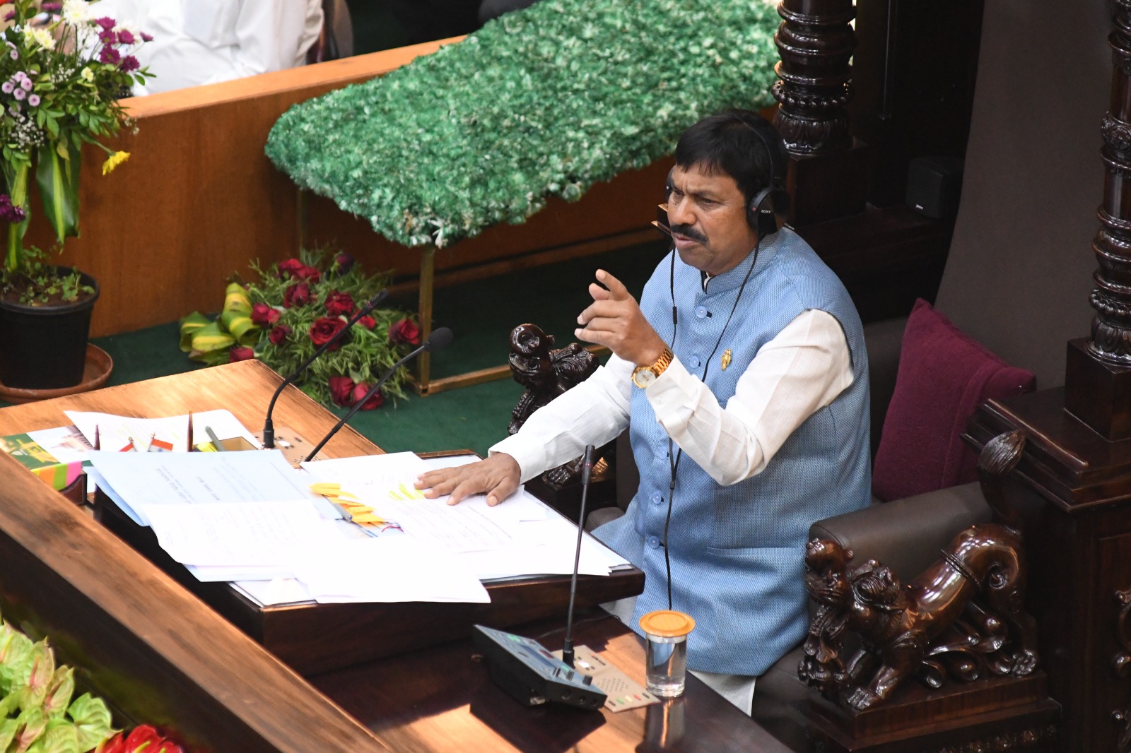 ಯಾವ ಪುರುಷಾರ್ಥಕ್ಕೆ ಅಧಿವೇಶನ ಮಾಡುತ್ತೀರಿ?