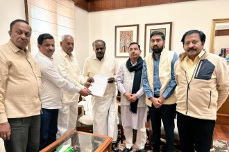 ಕೇಂದ್ರ ಸಚಿವ ಕುಮಾರಸ್ವಾಮಿ ಅವರನ್ನ ಭೇಟಿ ಮಾಡಿದ ಪ್ರಹ್ಲಾದ್ ಜೋಶಿ