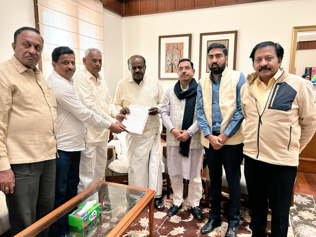 ಕೇಂದ್ರ ಸಚಿವ ಕುಮಾರಸ್ವಾಮಿ ಅವರನ್ನ ಭೇಟಿ ಮಾಡಿದ ಪ್ರಹ್ಲಾದ್ ಜೋಶಿ