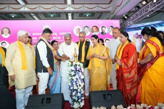 ಮಹಿಳಾ ನೌಕರರ ಸಮ್ಮೇಳನವನ್ನು ಉದ್ಘಾಟಿಸಿದ ಸಿಎಂ-ಡಿಸಿಎಂ