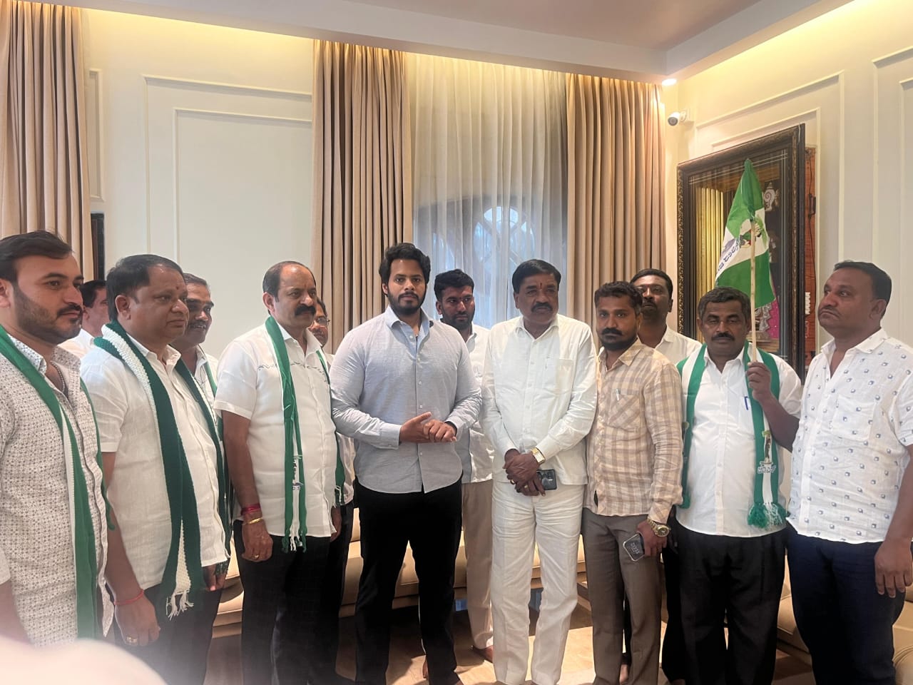 ಕಾಂಗ್ರೆಸ್ ತೊರೆದು ಜೆಡಿಎಸ್ ಸೇರಿದ ಮುಖಂಡರು