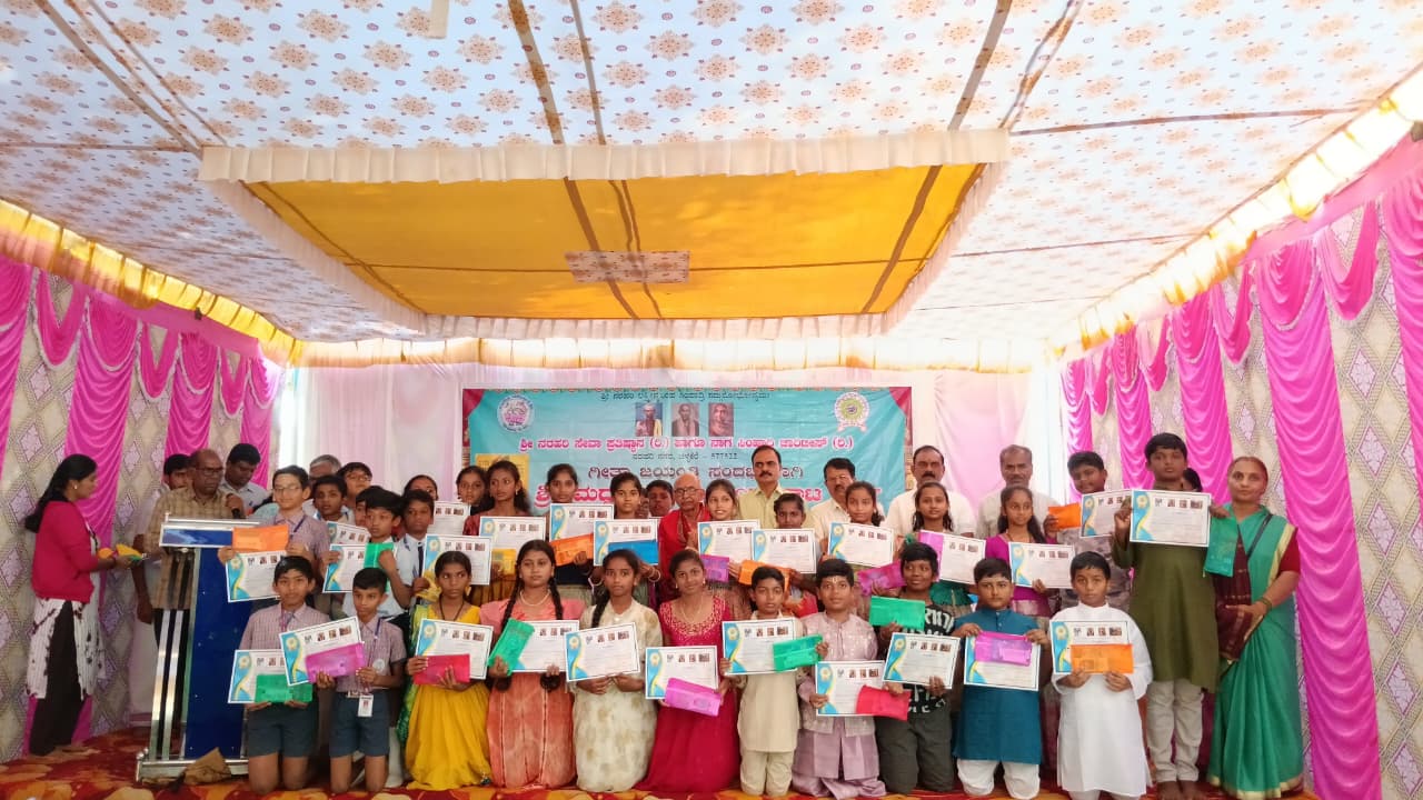 ಗುಡಿ ಗೋಪುರಗಳು ಜನರ ಜೀವನಾಡಿಯಾಗಬೇಕು