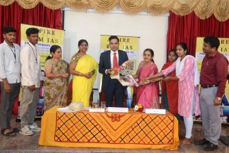 ಸ್ಪರ್ಧಾತ್ಮಕ ವಿದ್ಯಾರ್ಥಿಗಳಲ್ಲಿ ಆತ್ಮವಿಶ್ವಾಸ ಇದ್ದರೆ, ಸಾಧನೆ ಸಾಧ್ಯ: ರಾಮ್‌ ಪ್ರಸಾತ್‌ ಮನೋಹರ್‌