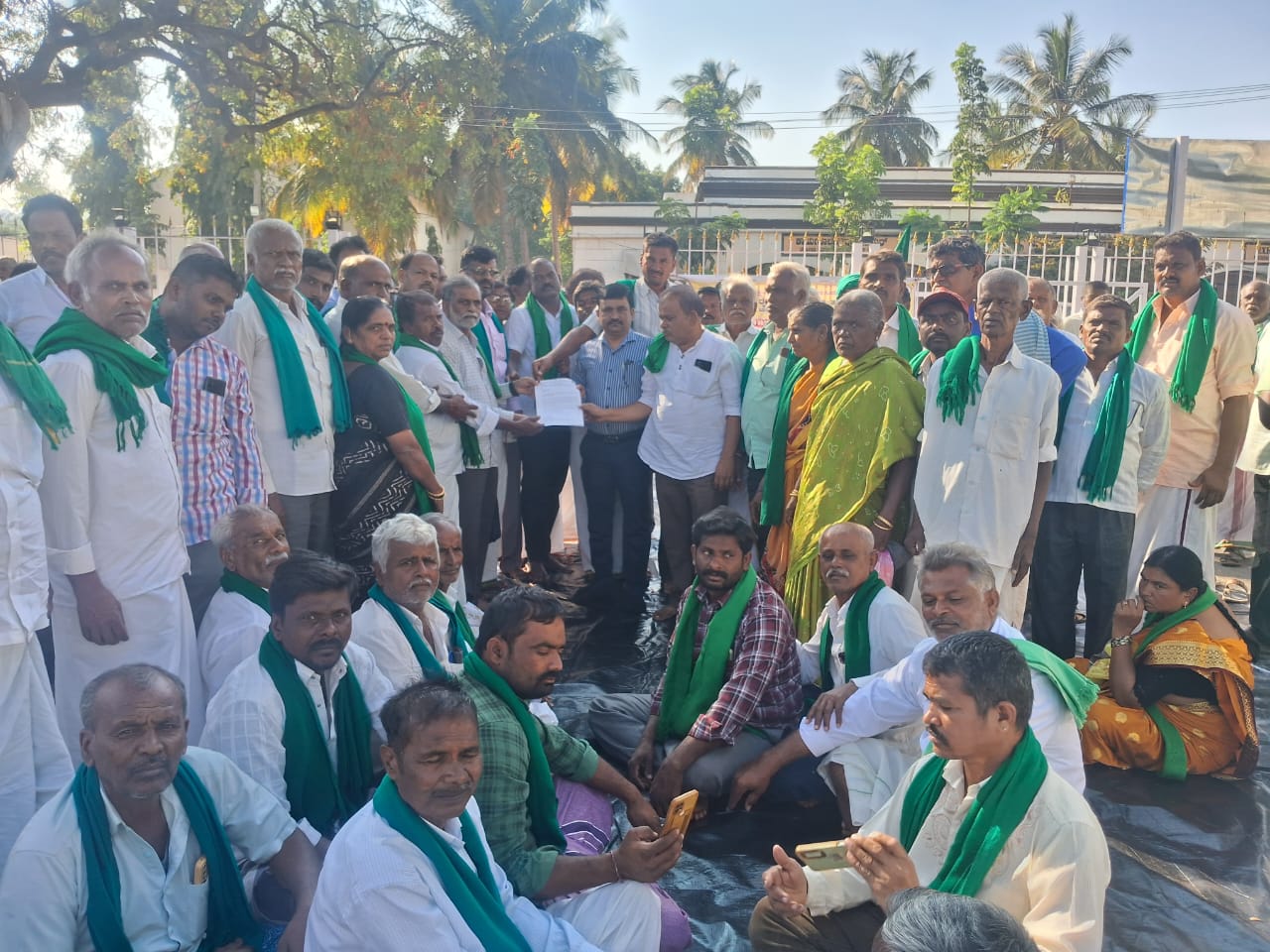 ವಿವಿಧ ಬೇಡಿಕೆ ಈಡೇರಿಕೆಗಾಗಿ ರೈತರ ಉಪವಾಸ ಧರಣಿ ಸತ್ಯಾಗ್ರಹ