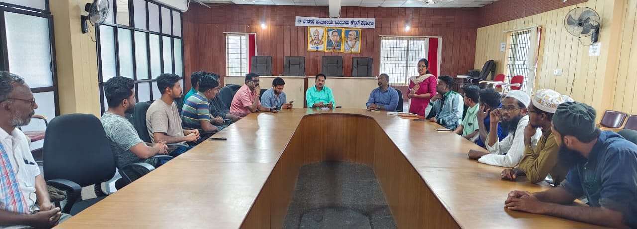 ಕೋಳಿ, ಮೀನು, ಮಟನ್ ಮಾಂಸಕ್ಕಾಗಿ ನಾಯಿಗಳ ಹಾವಳಿ ಹೆಚ್ಚಳ, ಸ್ವಚ್ಛತೆ ಕಾಪಾಡಿ: ಪೌರಾಯುಕ್ತ ವಾಸೀಂ