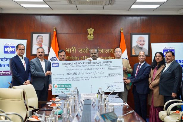 ಬಿಹೆಚ್ಇಎಲ್ ನಿಂದ 110 ಕೋಟಿ ಲಾಭಾಂಶದ ಚೆಕ್ ಪಡೆದುಕೊಂಡ ಕೇಂದ್ರ ಸಚಿವ ಕುಮಾರಸ್ವಾಮಿ