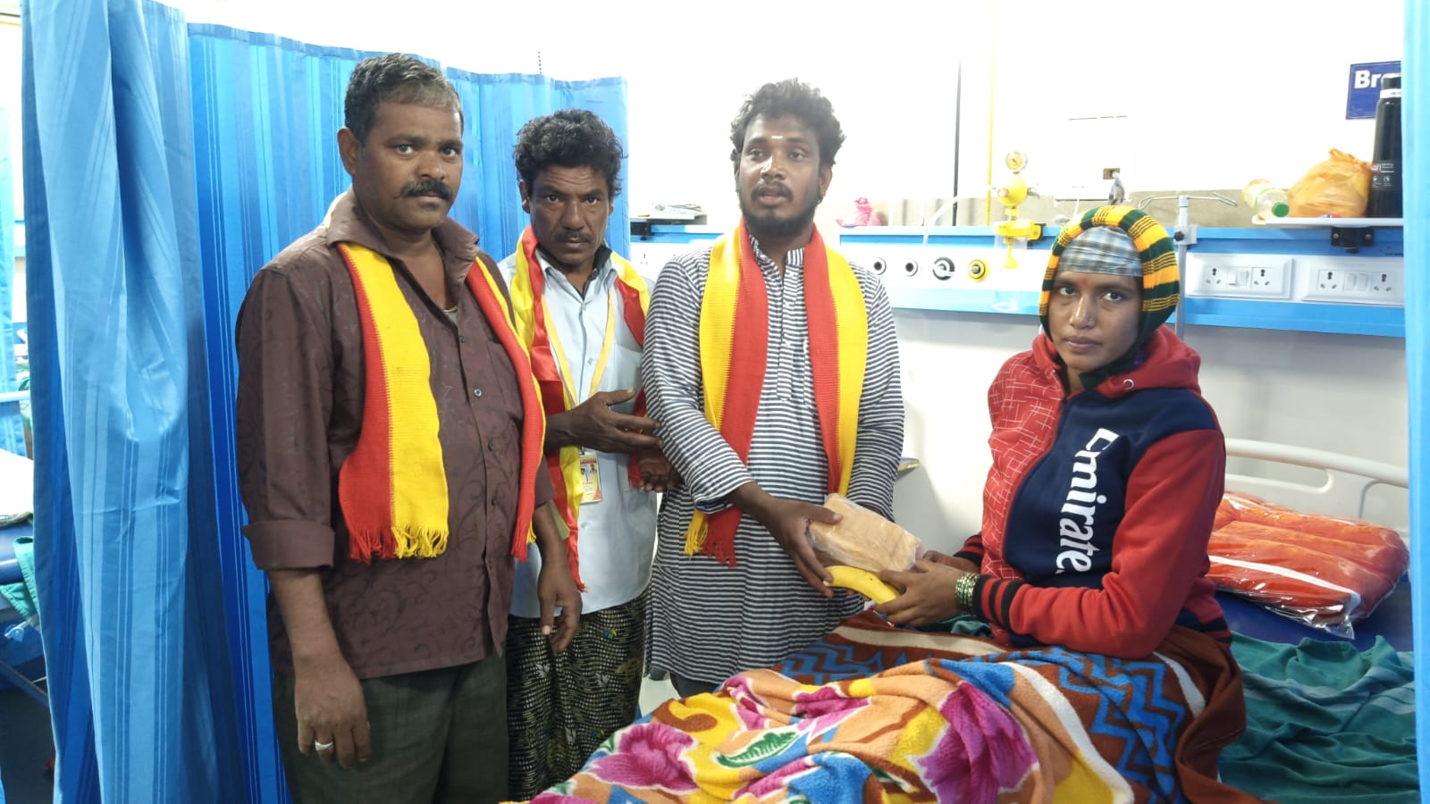 ಆಸ್ಪತ್ರೆಯ ಬಡ ರೋಗಿಗಳಿಗೆ ಹಣ್ಣು ಬ್ರೆಡ್ ವಿತರಣೆ